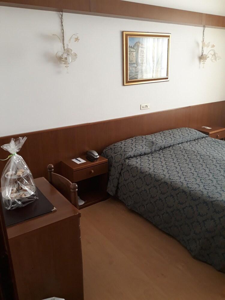 Hotel Florida Lido di Jesolo Kültér fotó
